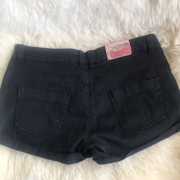Bershka cherry shorts 6 - Picture 2 of 4